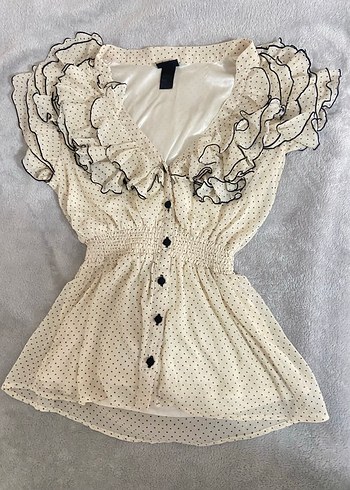 Kısa Kollu V Yakalı Fırfırlı Bej Bluz - Görsel 5