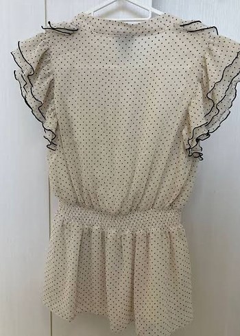 Kısa Kollu V Yakalı Fırfırlı Bej Bluz - Görsel 4