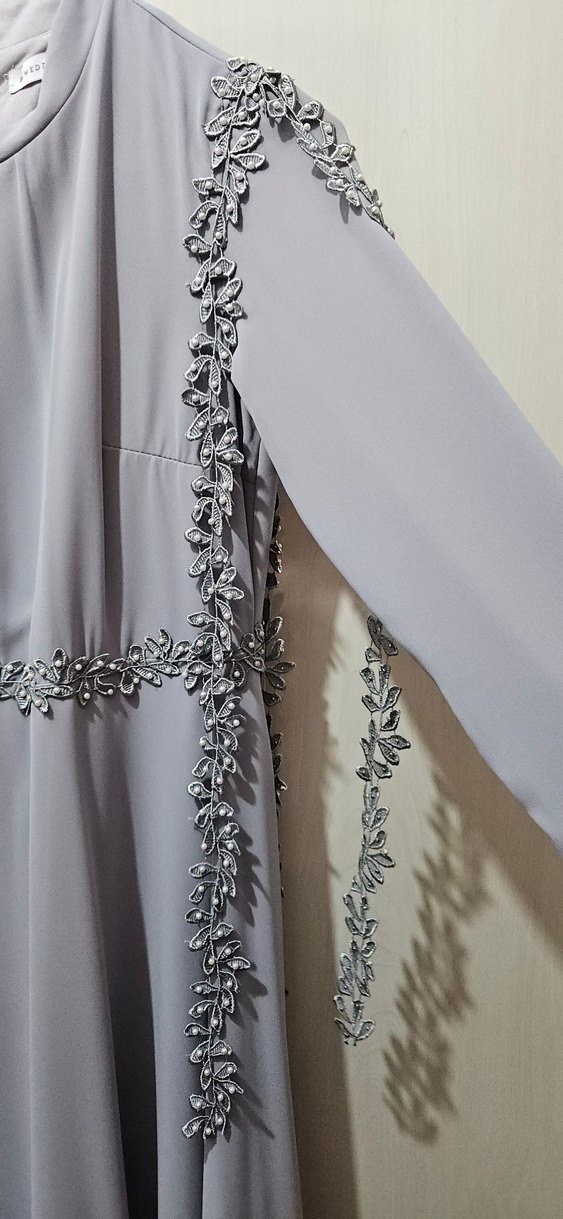 Gri Nakışlı Yüksek Yakalı Uzun Abiye Elbise - Görsel 4