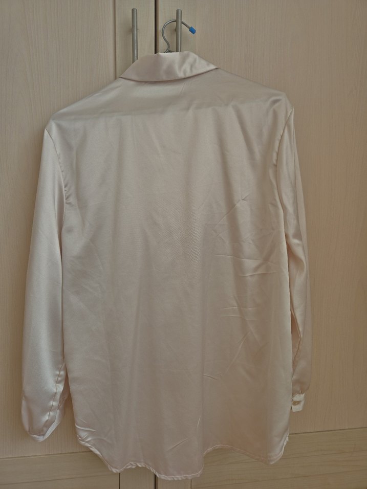 Düğmeli Beyaz Saten Kadın Gömlek - Görsel 2