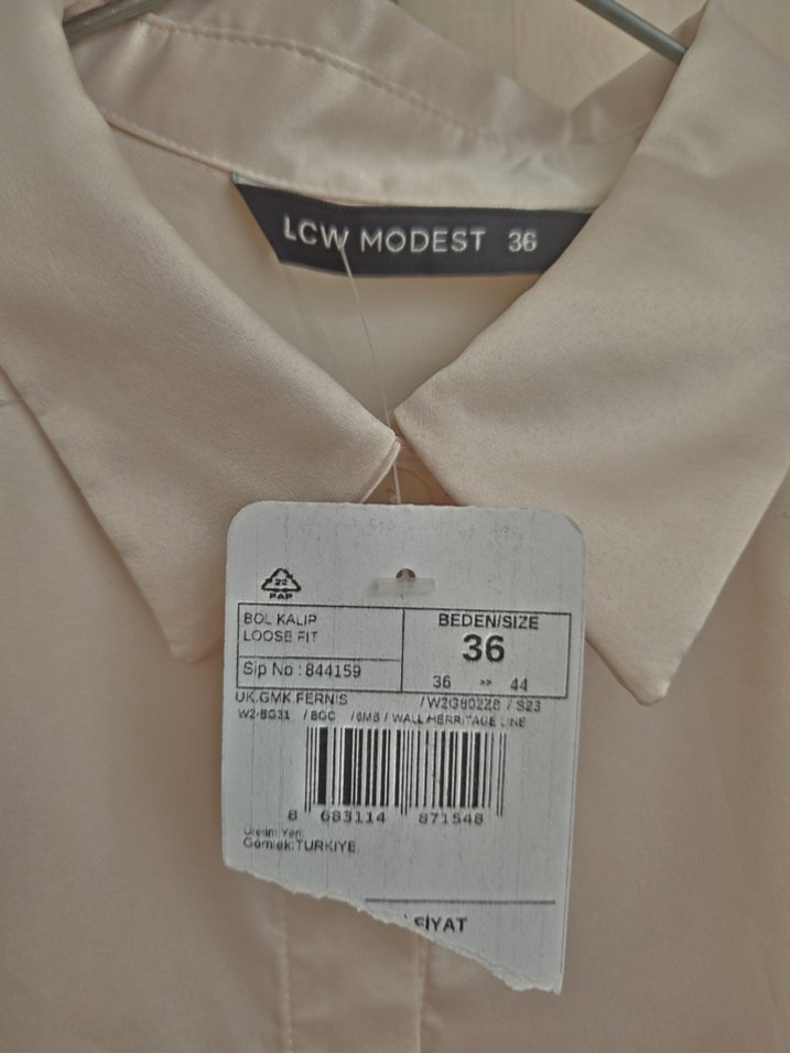 Düğmeli Beyaz Saten Kadın Gömlek - Görsel 4