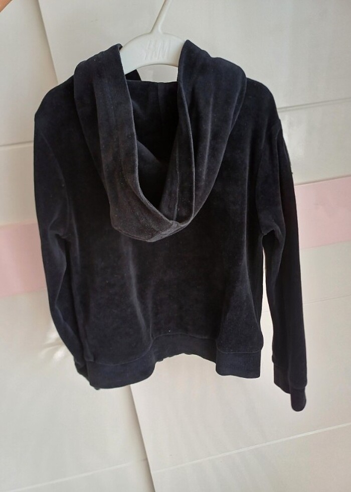 6 yaş Bg storeden siyah kadife sweatshirt  - Görsel 3