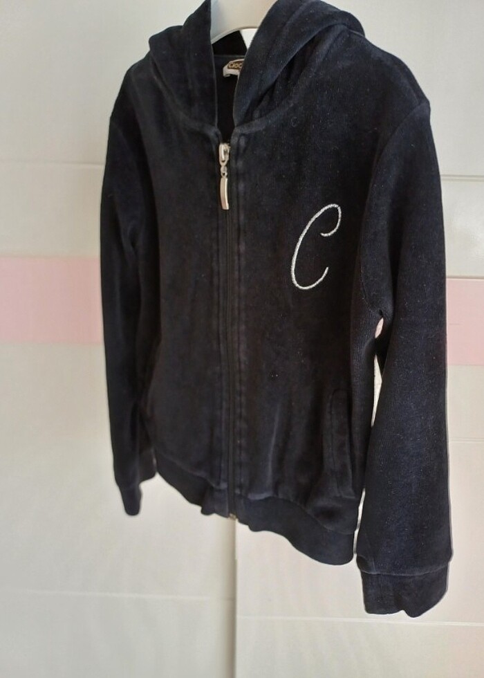 6 yaş Bg storeden siyah kadife sweatshirt  - Görsel 2