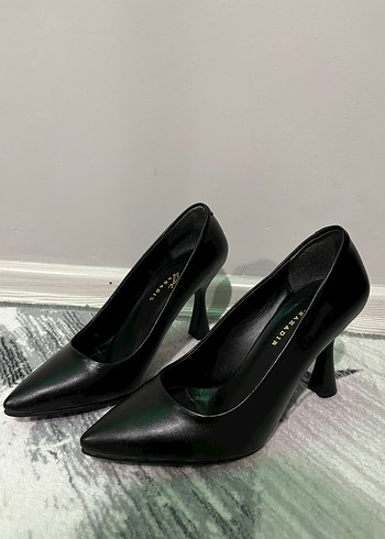 Kadın Siyah Stiletto Klasik Ofis Ayakkabısı