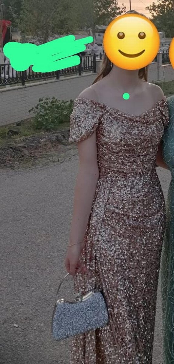 Altın Renkli Straplez Payetli Midi Elbise - Görsel 3