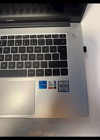 Gri Renkli Laptop - Görsel 3