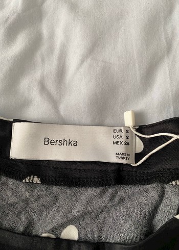 36 Beden Çiçek Desenli Siyah Midi Etek
