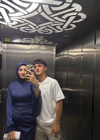 Uzun Lacivert Yüksek Yakalı Sade Elbise - Görsel 2