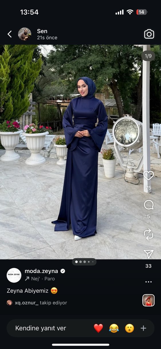 Uzun Lacivert Yüksek Yakalı Sade Elbise - Görsel 3