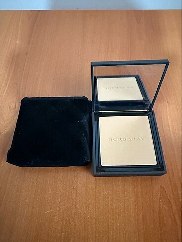 Burberry Fondoten Ochre 20