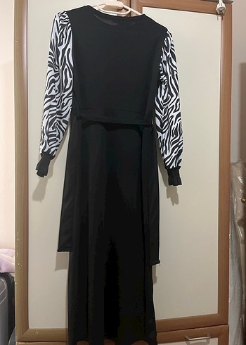 40 Beden siyah Renk Uzun Siyah Zebra Desenli Kemerli Elbise