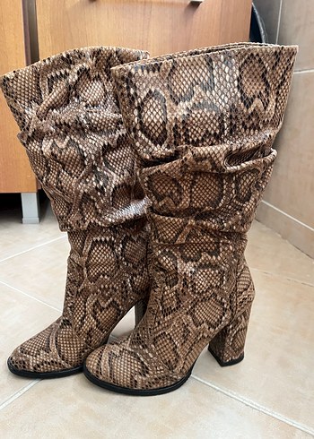 Yılan Desenli Kahverengi Deri Dizüstü Bot - Görsel 2