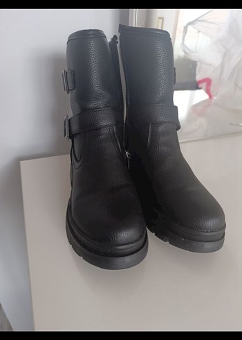 Zara Siyah Deri rKadın Bot