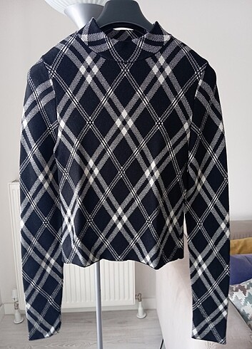 Diğer Burberry tarzı kazak