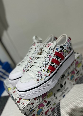 Adidas NİZZA  koleksiyon Hello Kitty Desenli Kadın Spor Ayakkabı - Görsel 2