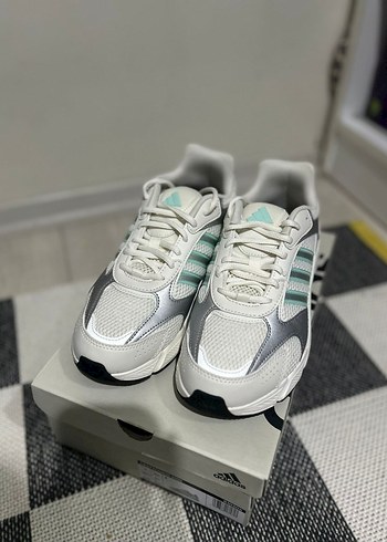 Beyaz Adidas Spor Ayakkabı çok rahat trend model. - Görsel 2