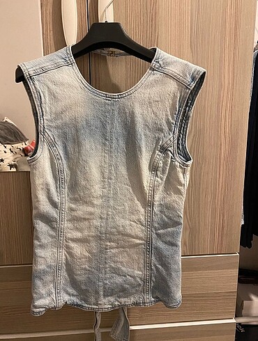 Zara sırt dekolteli kot üst