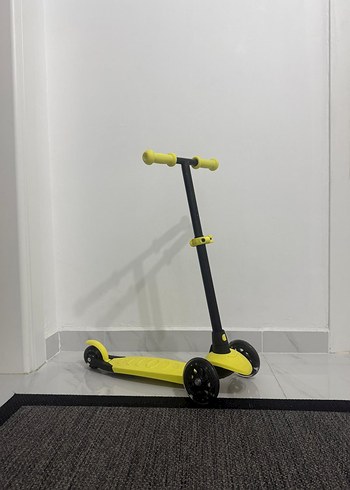Sarı Renkli Çocuk Scooterı