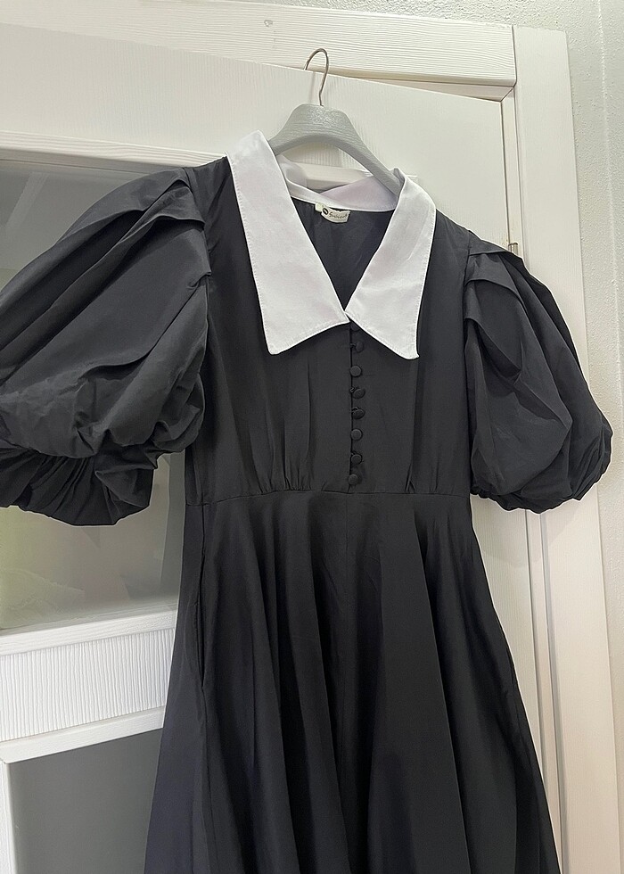 Balon kol geniş yaka  siyah elbise - Görsel 4