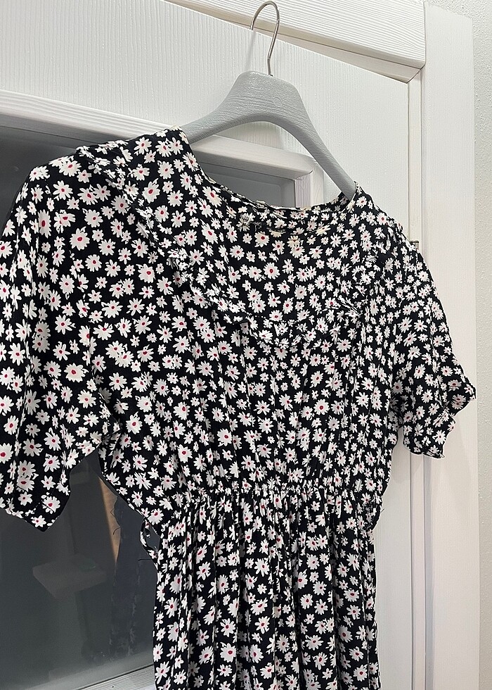 Papatyalı çiçekli yazlık günlük elbise - Görsel 3