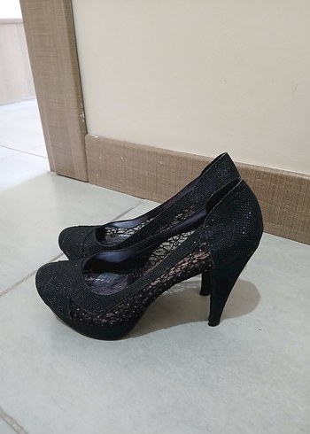 39 Beden 39 no sıfır Dantel Detaylı Siyah Yılan Desenli Platform Topuk