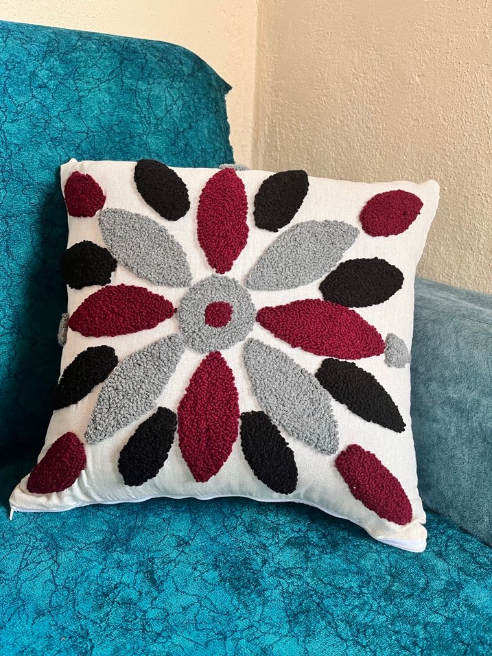 Bohem Nakışlı Beyaz Gri Dekoratif Yastık Kılıfı - Görsel 3