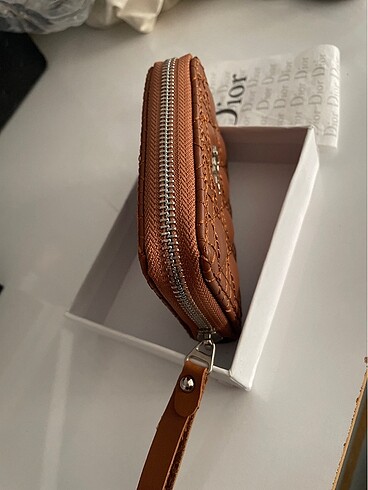 Dior Kutulu cüzdan.
