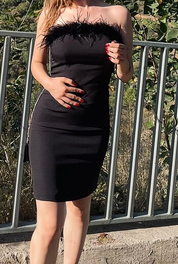 Siyah tüylü elbise