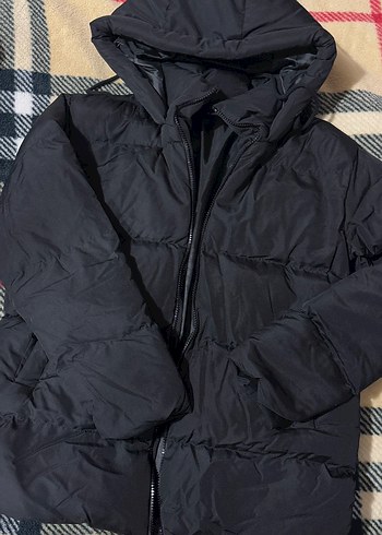 Siyah Fermuarlı Kadın Kışlık Mont