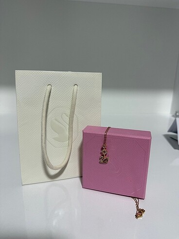 Beden beyaz Renk SWAROVSKI SWAN KOLYE