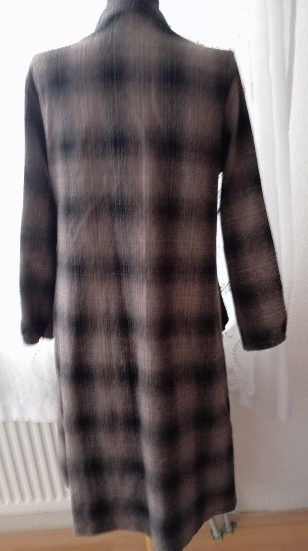 Düğmeli Uzun Kareli Kadın Kaban - Görsel 2