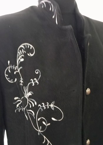 Düğmeli Siyah Nakışlı Kadın Kaban - Görsel 2