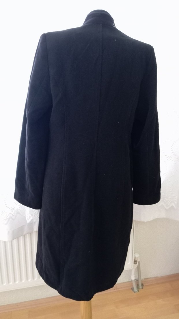 Düğmeli Siyah Nakışlı Kadın Kaban - Görsel 4