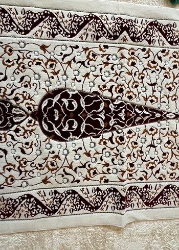 Bordo krem renklerinde kaliteli halı seccade - Görsel 2