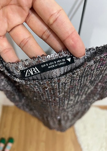 Gri Parlak Yılan Desenli Straplez Mini Elbise - Görsel 3