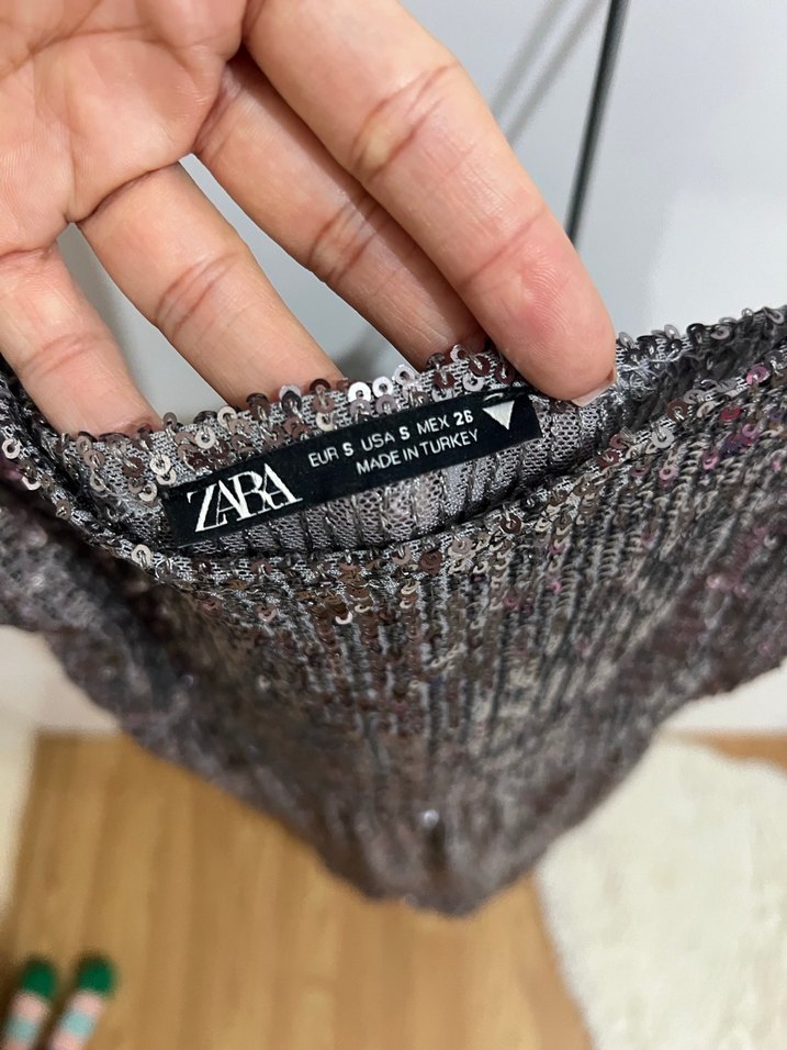 Gri Parlak Yılan Desenli Straplez Mini Elbise - Görsel 3