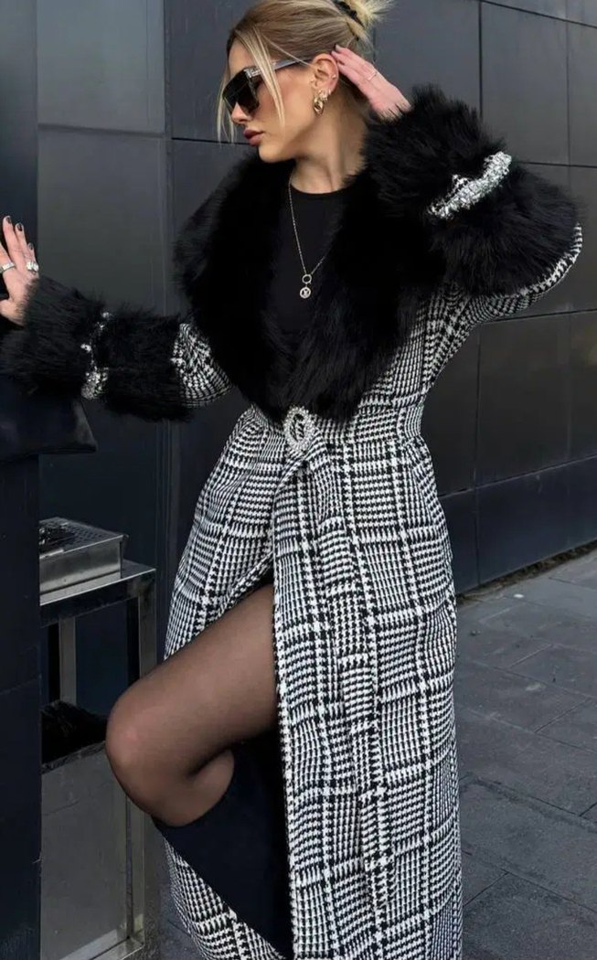 Kürk ve Taş Detaylı Siyah Ekose Uzun Kaban - Görsel 3