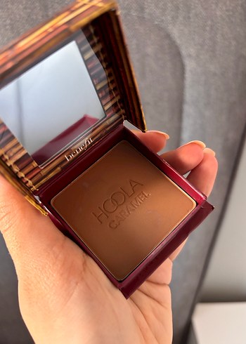 Benefit Hoola Caramel Parlak Bej Allık - Görsel 3