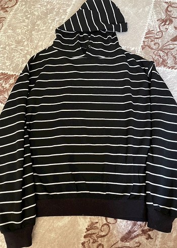 Siyah Beyaz Çizgili Boğazlı Sweatshirt