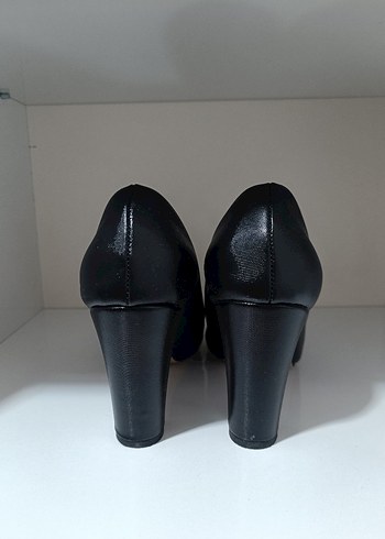 Siyah Klasik Kadın Topuklu Ayakkabı - Görsel 3