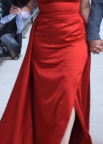 Kırmızı Uzun Nişan Elbisesi - Görsel 4