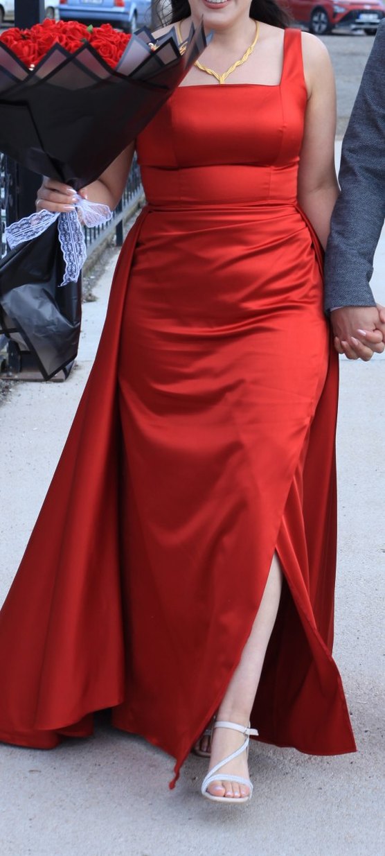 Kırmızı Uzun Nişan Elbisesi - Görsel 4