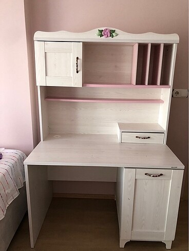  Beden beyaz Renk Bellona markalı Acil satılık çalışma masası