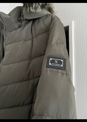 Uzun Kışlık Mont Kürklü Kapüşonlu
Fermuarı yaptırılması gerekli - Görsel 5