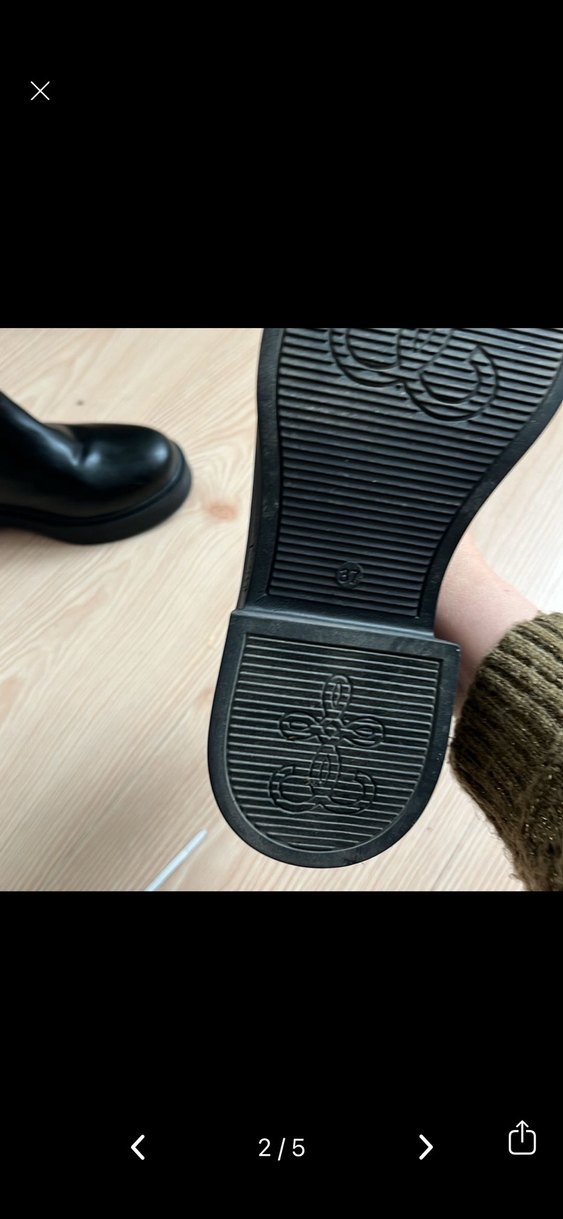 Siyah deri kadın bot
Bir kez giyildi - Görsel 2