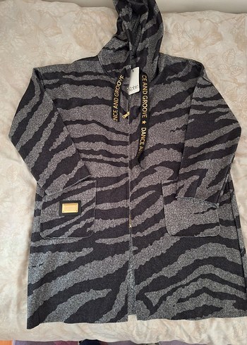 Gri Zebra Desenli Uzun Kadın Ceket standart ama L XL gibi