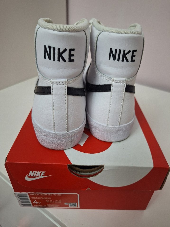 Nike Beyaz Yüksek Spor Ayakkabı orjinal - Görsel 3