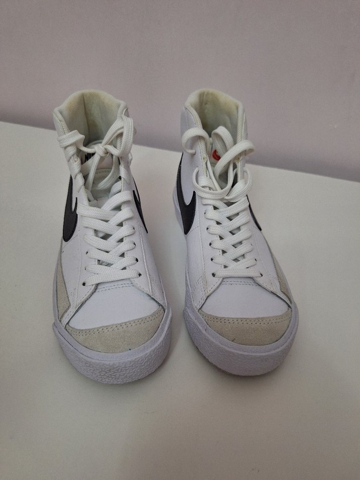 Nike Beyaz Yüksek Spor Ayakkabı orjinal - Görsel 2