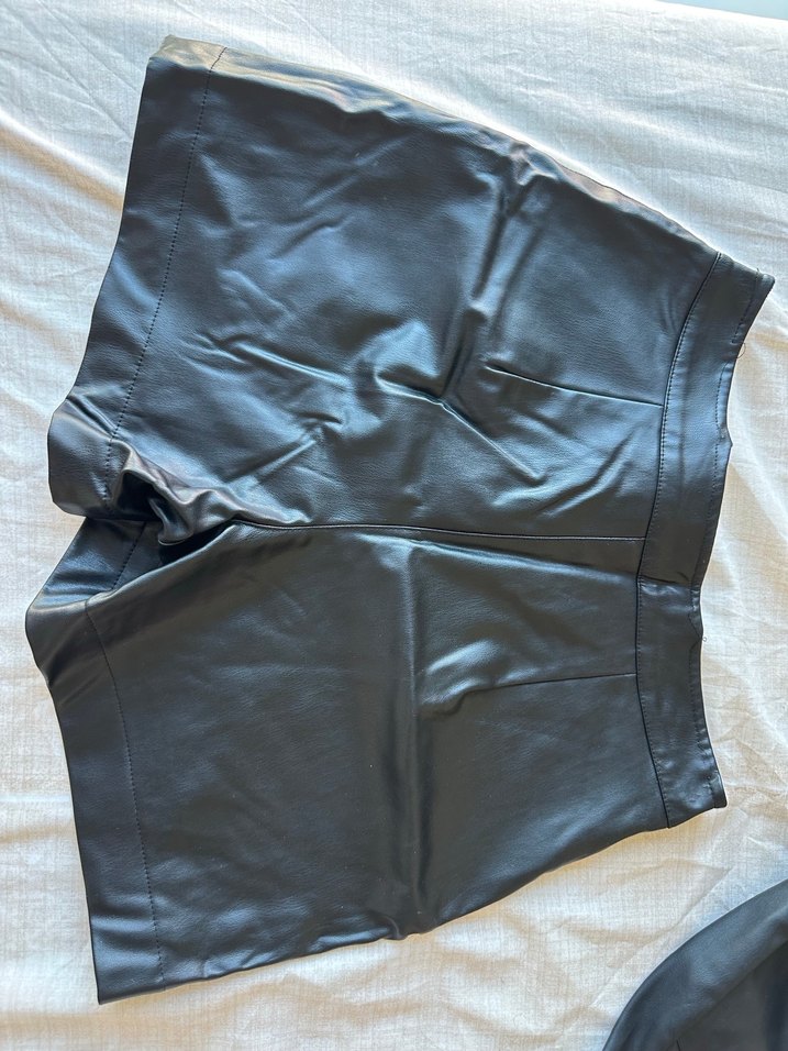 Siyah Deri Biker Şort, Tokalı, Midi Boy - Görsel 2