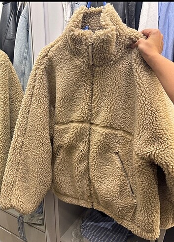 Bershka pelus mont 